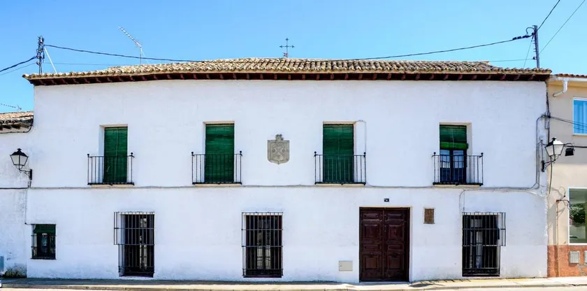 House with garden - Image 1