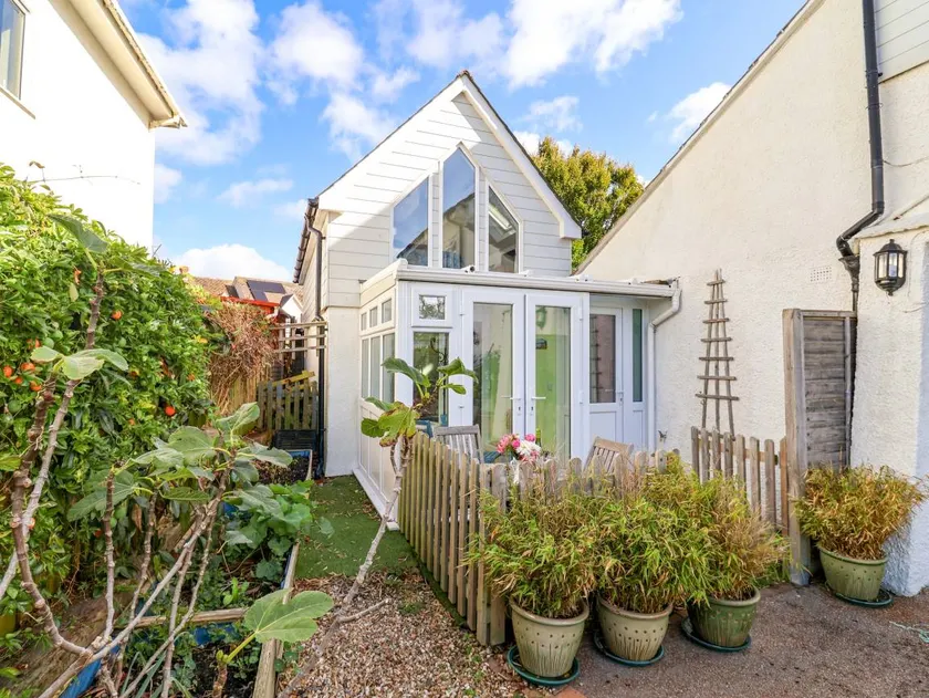 Family-friendly charming cottage with garden | Beach view | Close to the beach | Pets allowed - Image 1