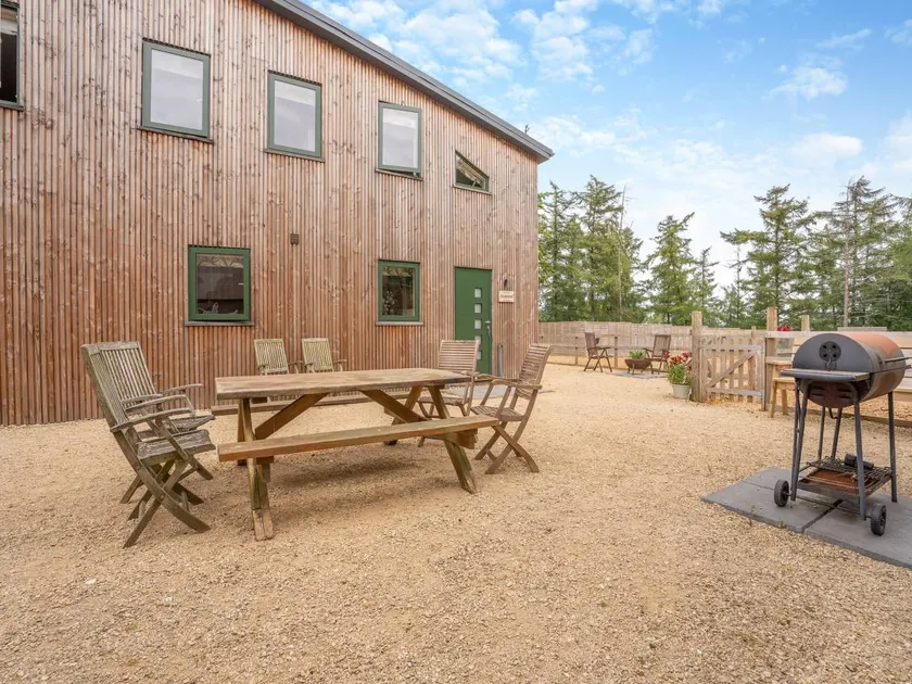 Child-friendly cottage with barbeque & garden | River view | Dogs allowed - Image 1