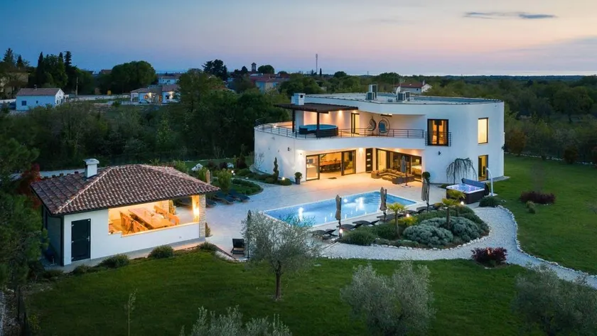 Fully equipped villa with terrace, jacuzzi & garden | Pets are welcome - Image 1