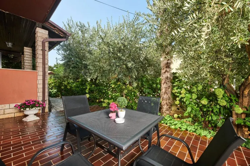 Apartment with garden, barbecue & terrace - Image 1