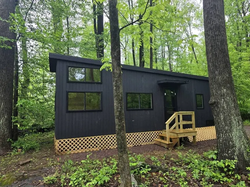 Oak: Woodland Tiny Home with Panoramic Views in Pennsylvania Stay - Image 1
