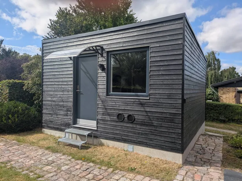 Cottage with garden | Lake view - Image 1