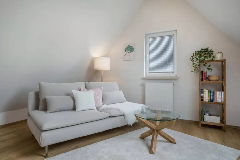 Flat with terrace - Image 1