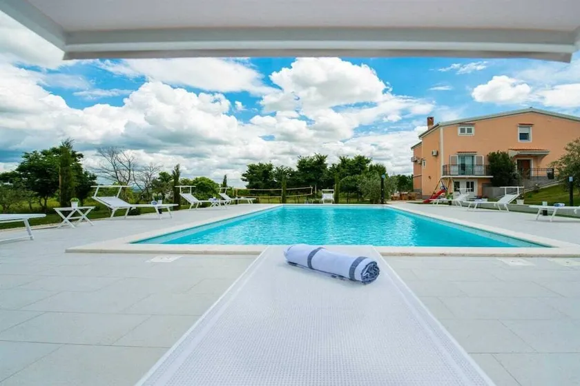 Fully equipped charming villa with pool & barbecue - Image 1