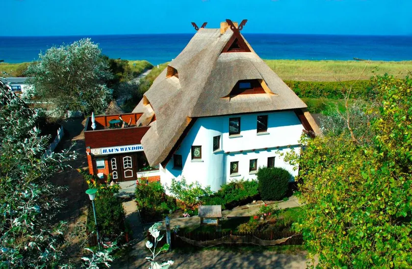 Chambre privée adaptée aux familles avec sauna et terrasse | À côté de la plage | Avec animaux bienvenus - Image 1