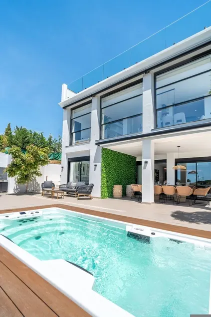 Ferienwohnung mit Sauna, privatem Pool und Terrasse - Image 1