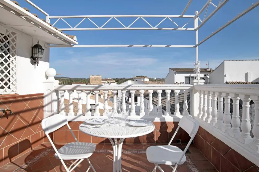 Holiday home with terrace | City view - Image 1
