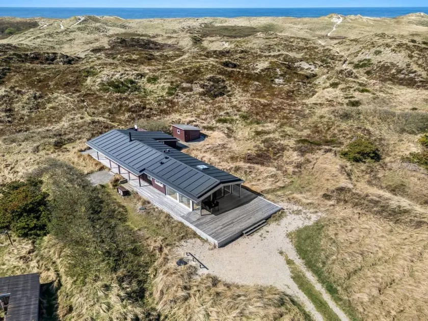 Holiday home with terrace - Image 1
