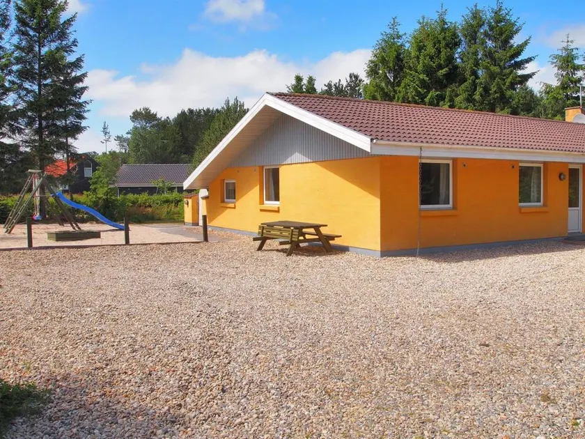 Family-oriented holiday home with private pool, sauna & terrace | Pets are welcome - Image 1