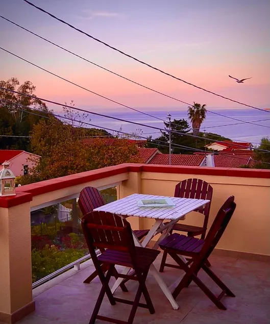 Fully equipped holiday home with garden, terrace & BBQ | Sea view | Beach nearby | Pets are welcome - Image 1