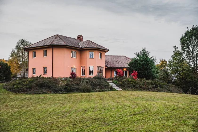 Beautifully Designed Villa In A Perfect Location - Image 1