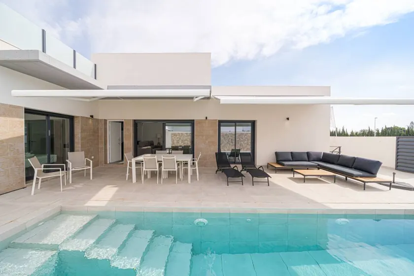 Fully equipped nice villa with terrace, garden & private pool - Image 1