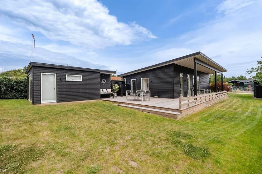 House with terrace & barbeque - Image 1
