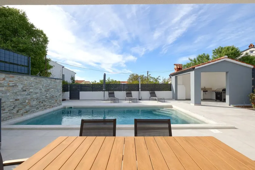 Fully equipped villa with garden, BBQ & terrace | Beach view - Image 1