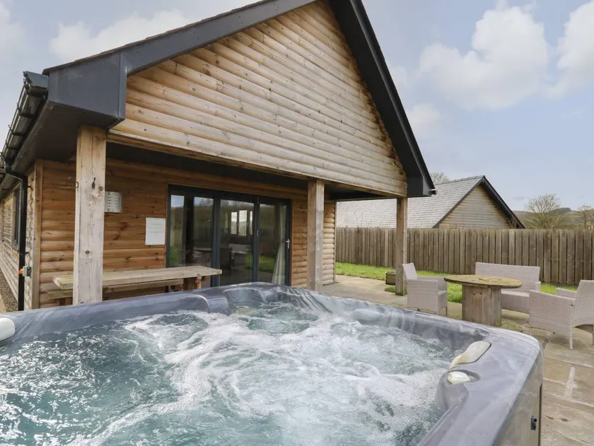 Child-friendly cottage with jacuzzi & garden | Pets allowed - Image 1