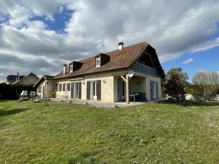 Bed and breakfast with garden & terrace - Image 1