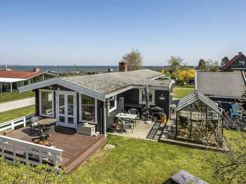 Family-friendly nice holiday home with garden, terrace & barbeque | Sea view | Pets are welcome - Image 1