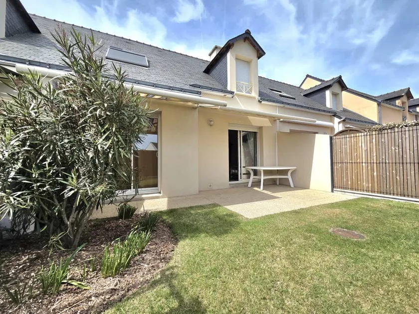 Holiday home with terrace & garden - Image 1