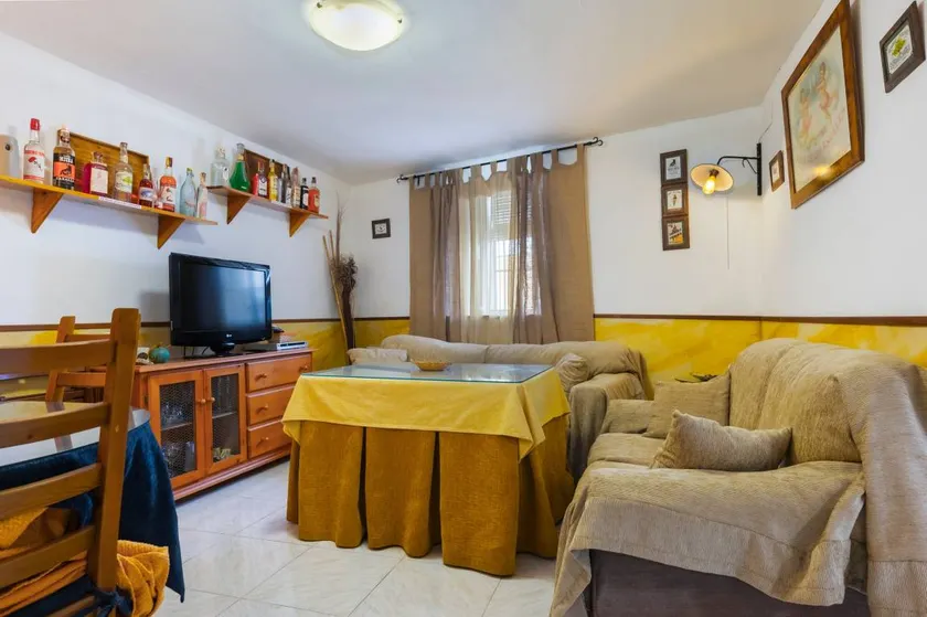 House | City view - Image 1