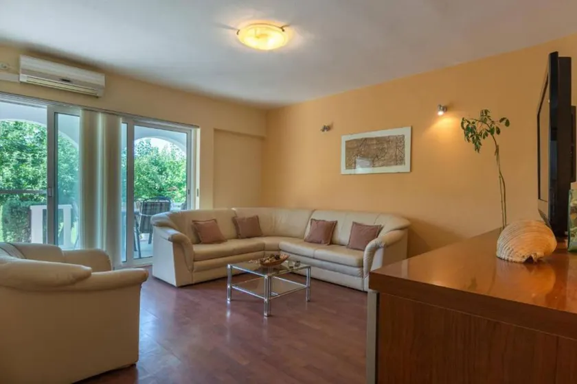 Nice apartment with garden, barbecue & terrace | Sea view | Beach nearby | Pet-friendly - Image 1