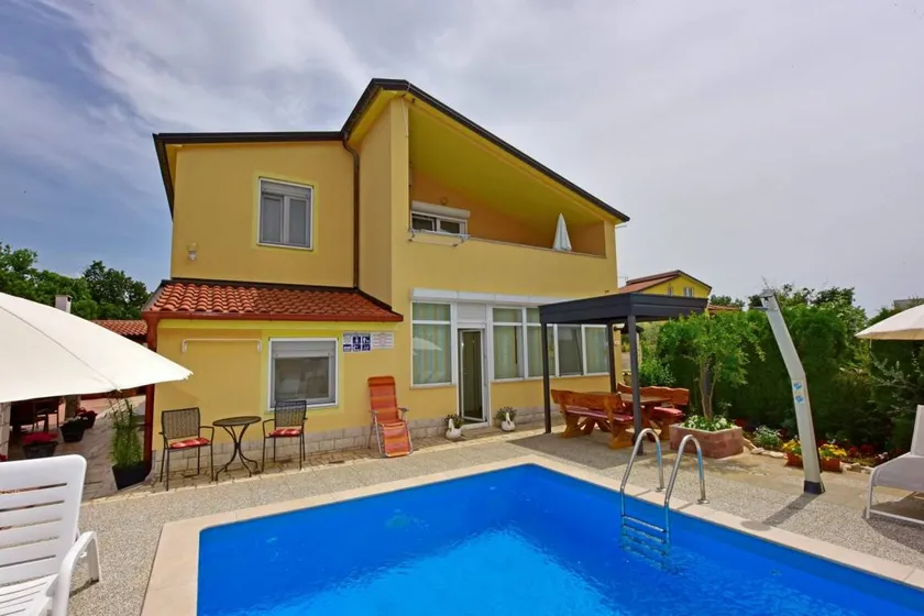 Charmante Ferienwohnung mit Terrasse, Grill und Pool - Image 1