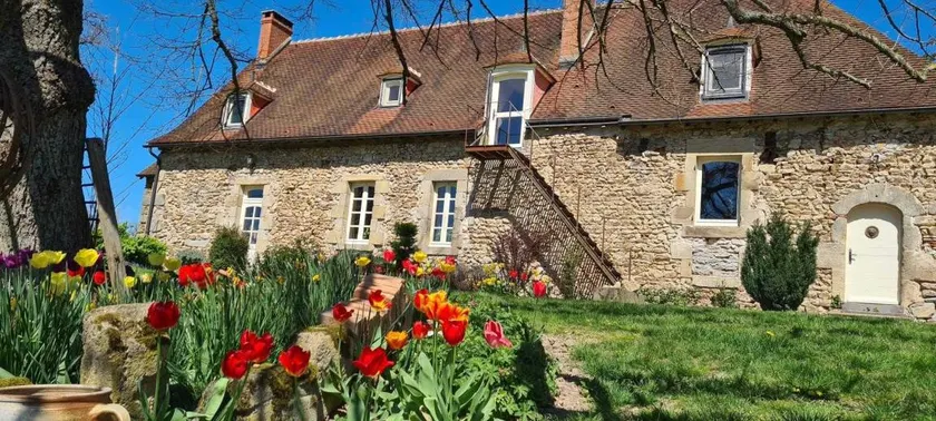 Gite with BBQ, terrace & garden - Image 1