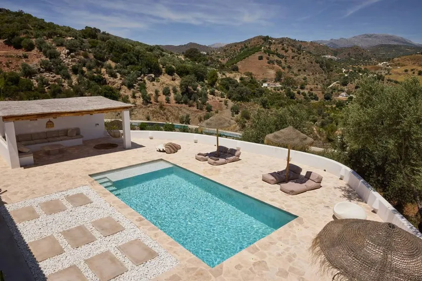 House with terrace, garden & private pool - Image 1