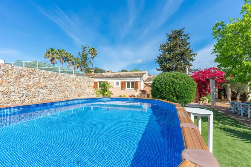 Family-oriented ample holiday home with barbecue, terrace & private pool - Image 1