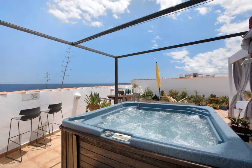 Ferienwohnung "Casa Karma" mit Meerblick, 2 privaten Terrassen und WLAN - Image 1