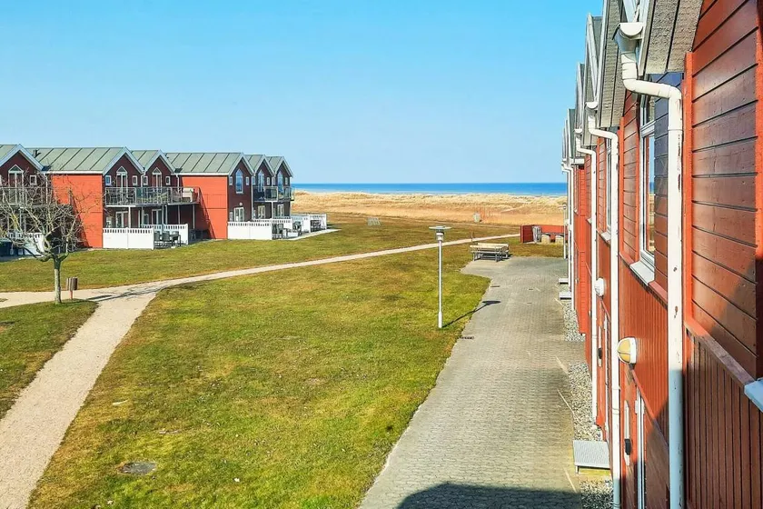 Holiday home with terrace & garden | Water view - Image 1