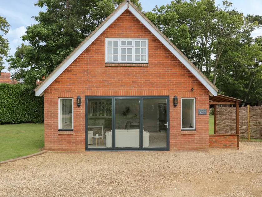 Cottage with garden & barbecue - Image 1