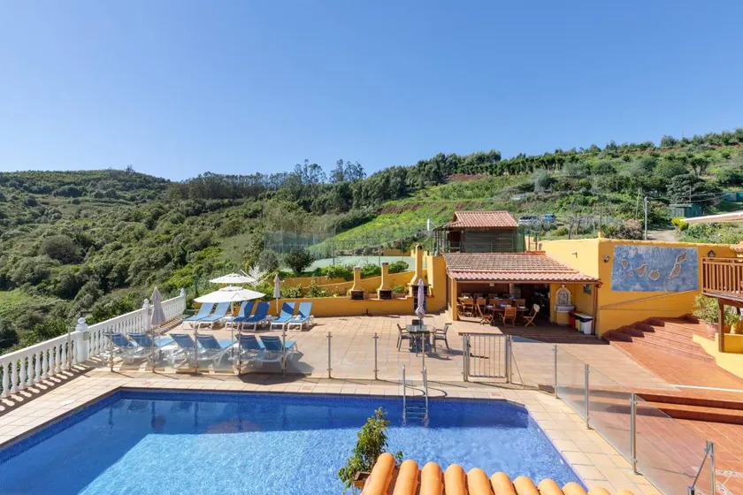 Schönes Ferienhaus mit Pool, Terrasse und Garten | Bergblick | Hunde erlaubt - Image 1