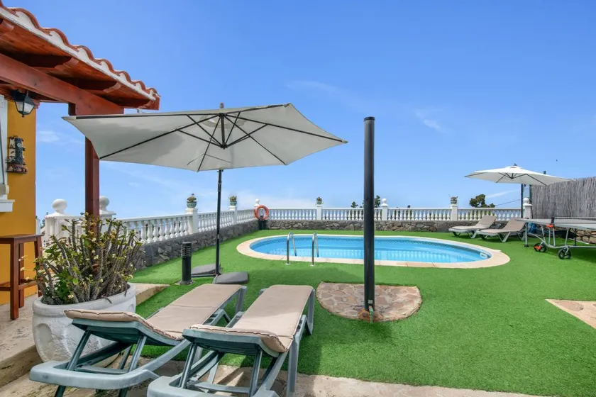 Familienfreundliches großzügiges Ferienhaus mit Grill, privatem Pool und Terrasse | Bergblick - Image 1