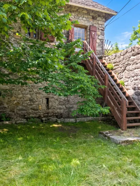 House with BBQ & garden - Image 1