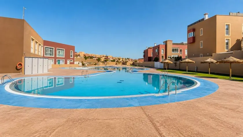 Children-friendly lovely villa with terrace, garden & pool | Sea view | Close to the beach | Suitable for remote work | Pets allowed - Image 1
