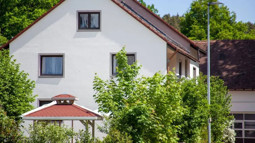 Apartment with terrace & garden - Image 1