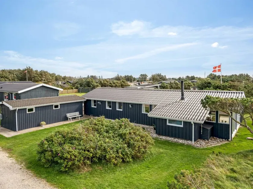 Children-friendly house with terrace | Next to the beach | Dogs allowed - Image 1