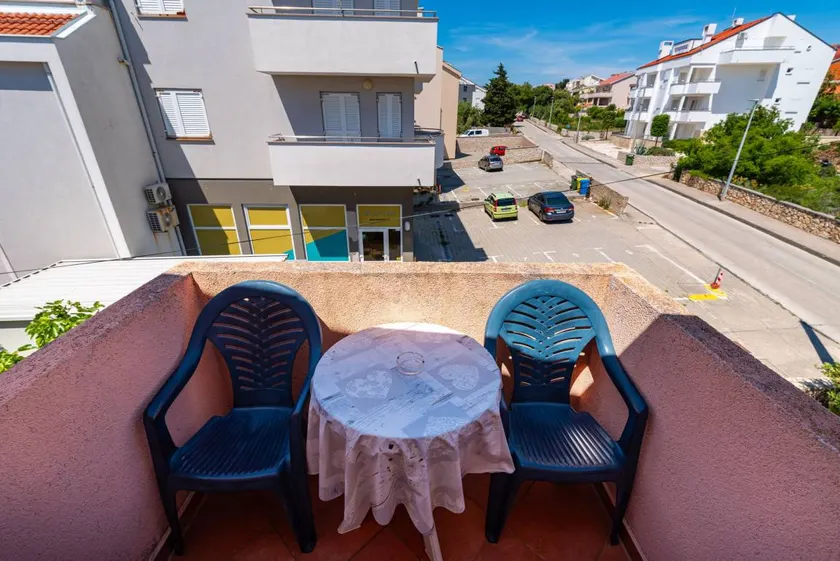 Child-friendly flat with garden | Garden view - Image 1