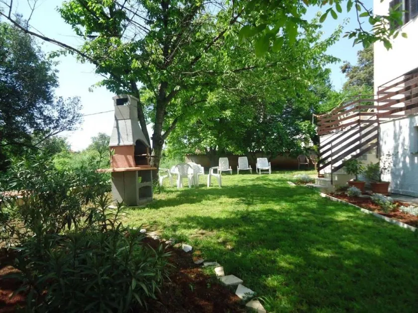 Flat with barbeque | Garden view - Image 1