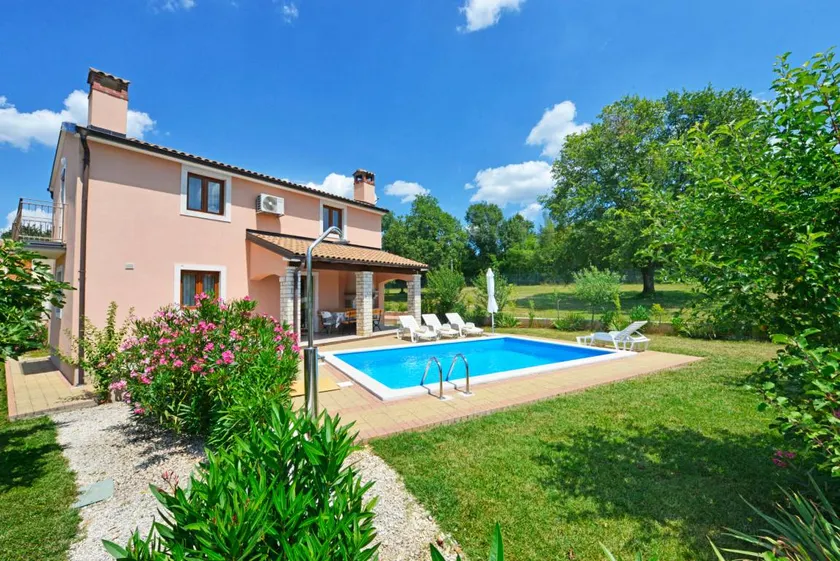 Children-friendly pleasant house with BBQ, pool & terrace | Pets allowed - Image 1
