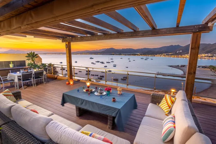 Stunning Luxury Penthouse with Sea Views, Wi-Fi and Air Conditioning - Image 1