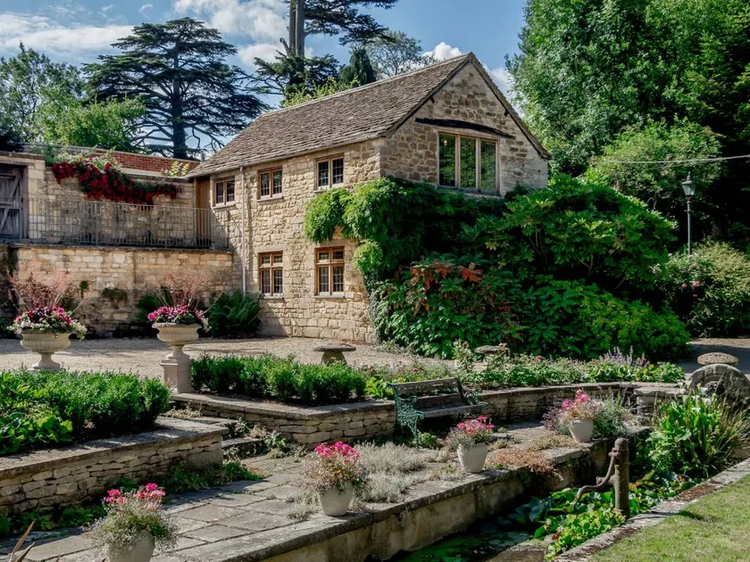 Family-friendly cottage with garden - Image 1