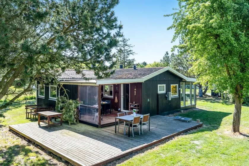 Fully equipped pleasant holiday home with terrace & garden | Dogs allowed - Image 1