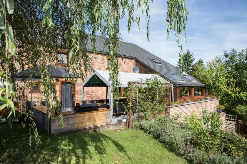 Grande villa conviviale et familiale avec barbecue, jardin et sauna | Vue nature - Image 1