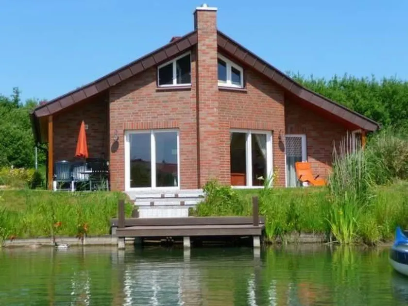 Holiday home with terrace, sauna & garden - Image 1
