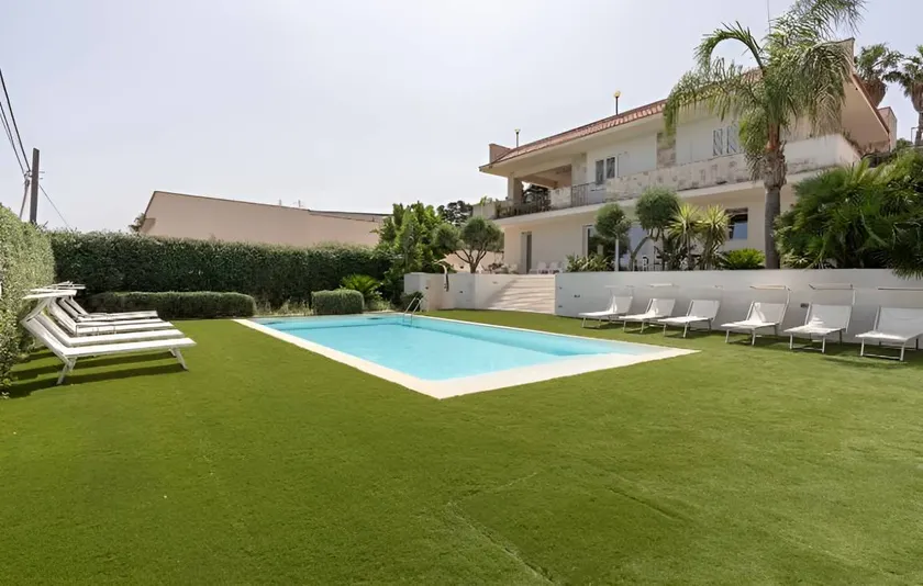 Appartement de vacances avec barbecue, piscine et jardin | Vue mer - Image 1