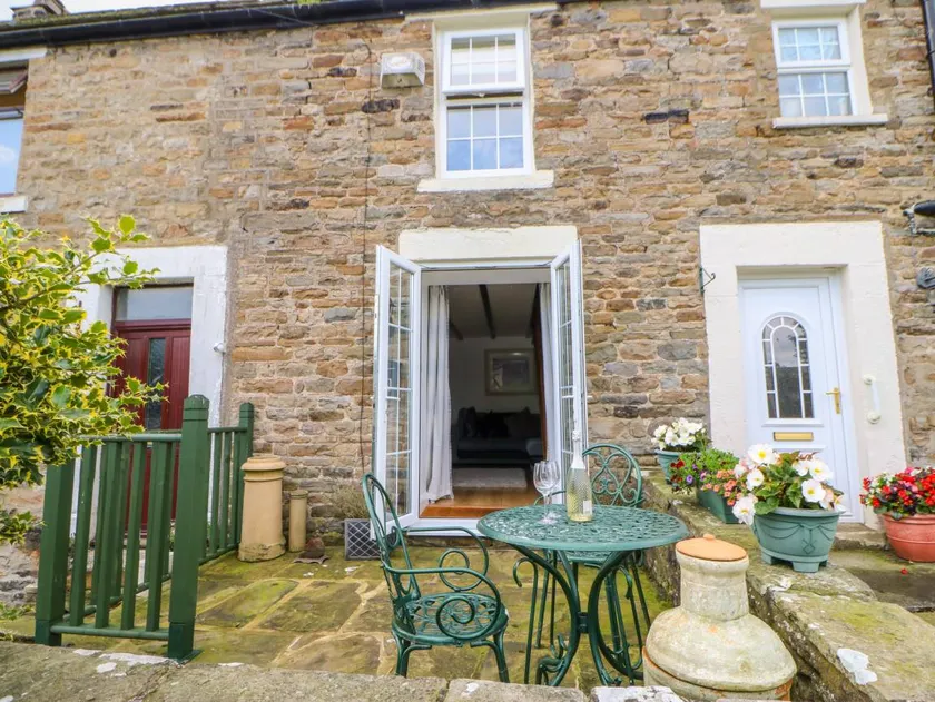 Child-friendly charming cottage with terrace & garden | Pet-friendly - Image 1