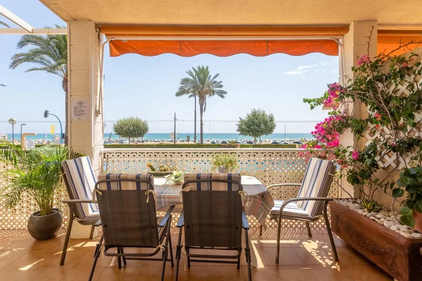 Appartement adapté aux familles avec jardin, internet haut débit et terrasse | Vue plage | À côté de la plage | Idéal pour le télétravail | Avec animaux autorisés - Image 1