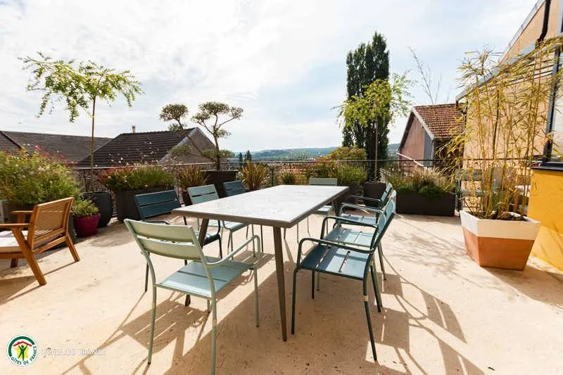 Wonderful gite with barbeque, garden & terrace - Image 1